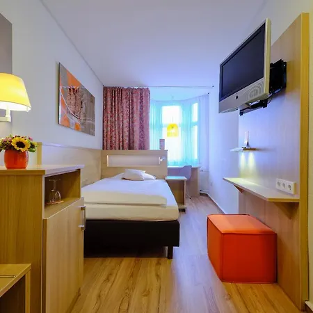 Victoria Hotel 4*