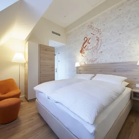 Victoria Hotel 4*