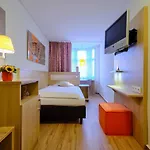 Victoria Hotel 4*