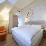 Victoria Hotel 4*